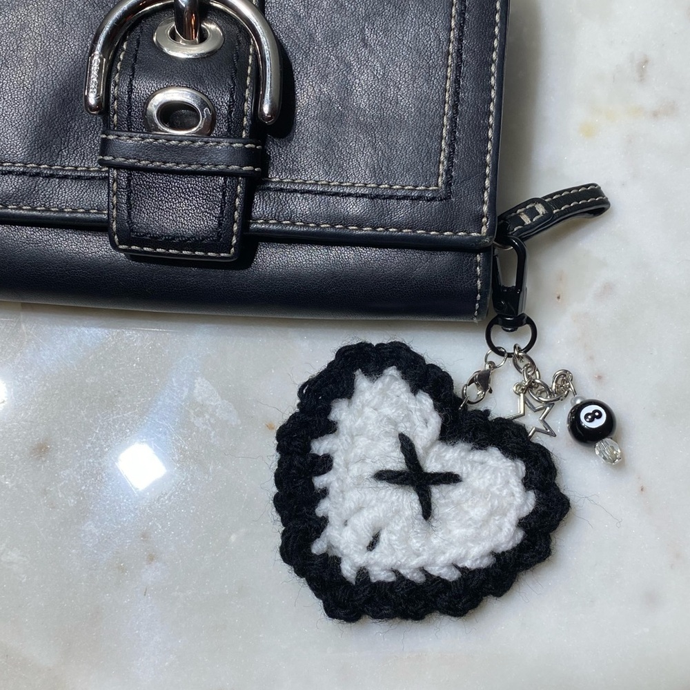 Charm black and white heart charm